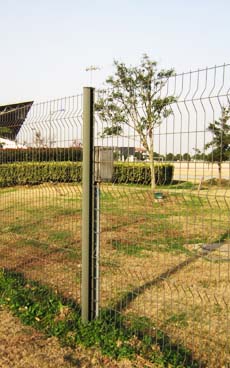 wire mesh fence